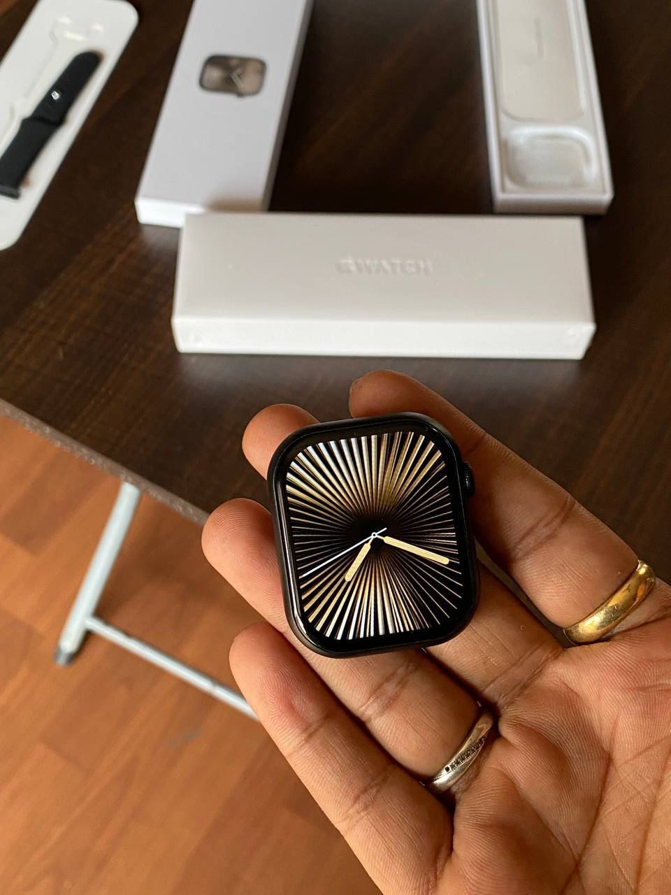 Apple series 10 with logo - Image 3