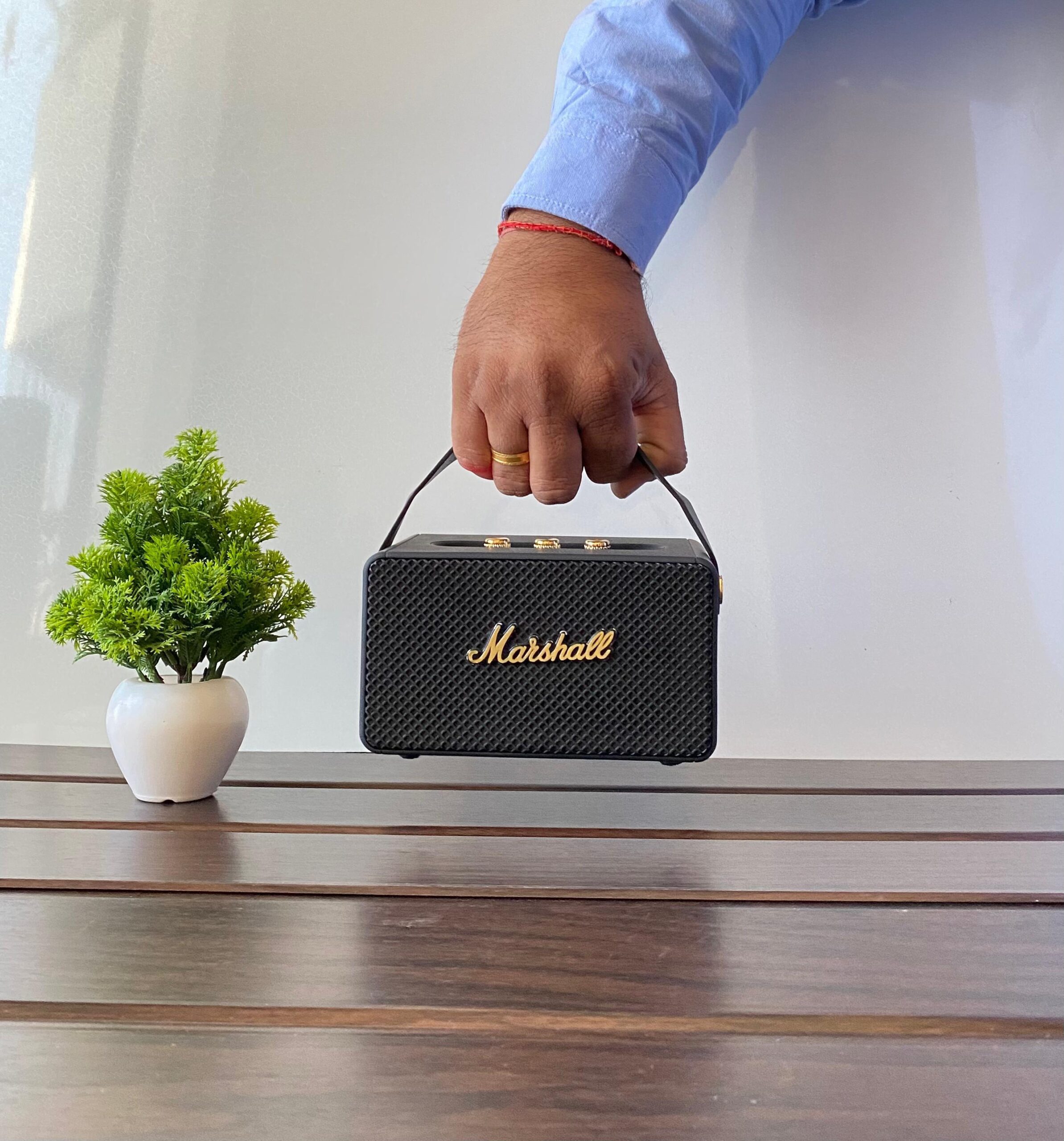 Marshall M10 Bluetooth Speaker - Image 2