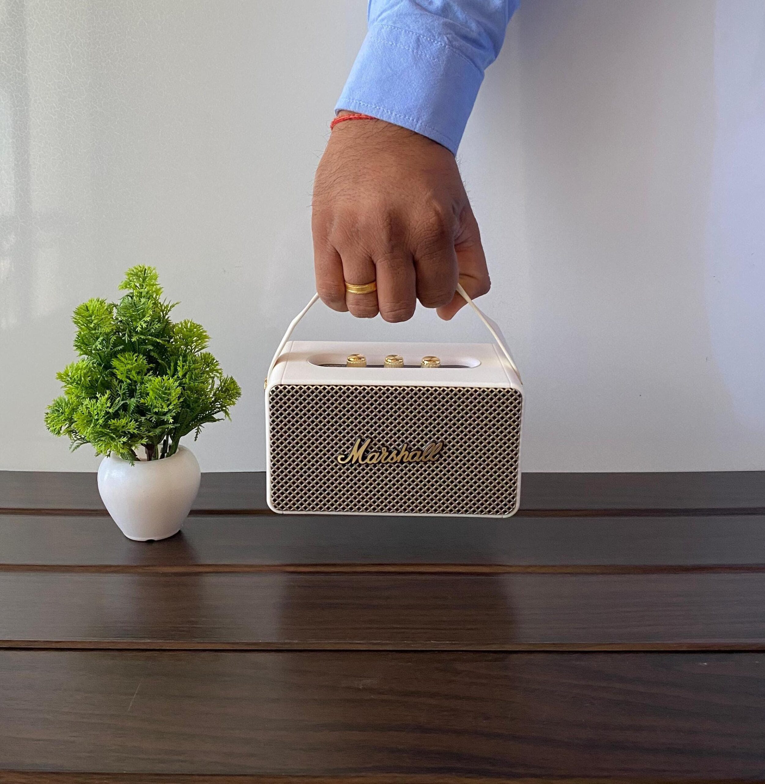 Marshall M10 Bluetooth Speaker - Image 3