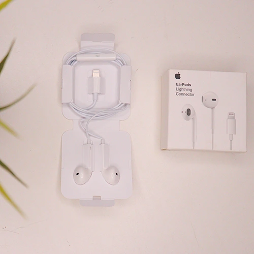 Apple Earpods with Lightning Connector - Image 3