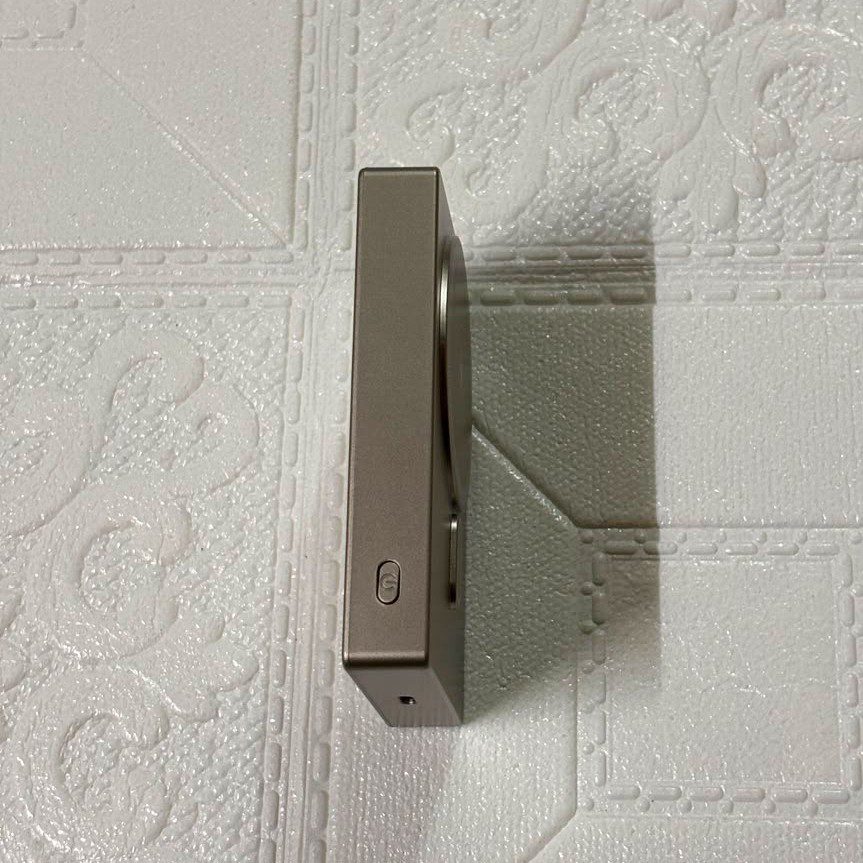 Metal 10000mAh Magsafe Powerbank Power Button