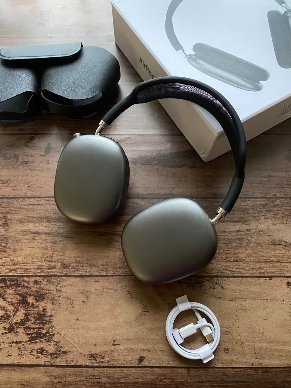 Premium Bluetooth Headphones with Deep Bass -Super Sound Quality-1:1 packing master Replica - Image 4